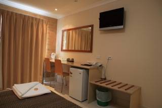 Emerald Central Palms Motel - Hobart Tourism 40