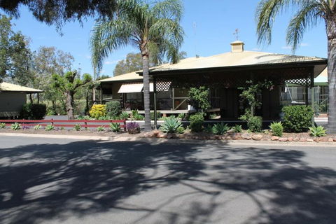 Lake Forbes Motel - Hobart Tourism 3
