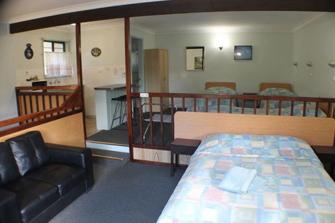 Lake Forbes Motel - Hobart Tourism 5