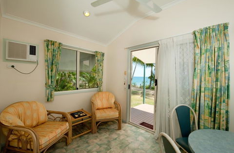 Ellis Beach Oceanfront Bungalows & Caravan Pk - Tourism TAS 3