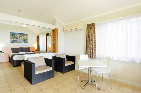 Ellis Beach Oceanfront Bungalows & Caravan Pk - Tourism TAS 5