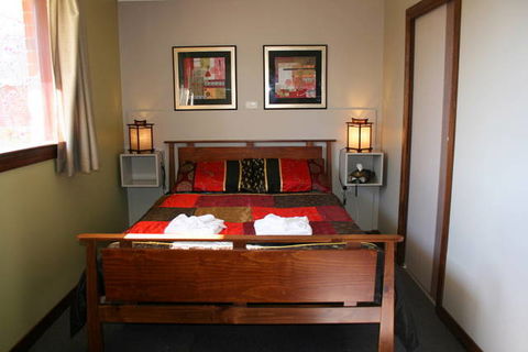 Golden Embers Apartments And B & B - Hobart Tourism 0