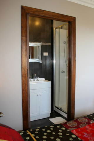 Golden Embers Apartments And B & B - Hobart Tourism 1
