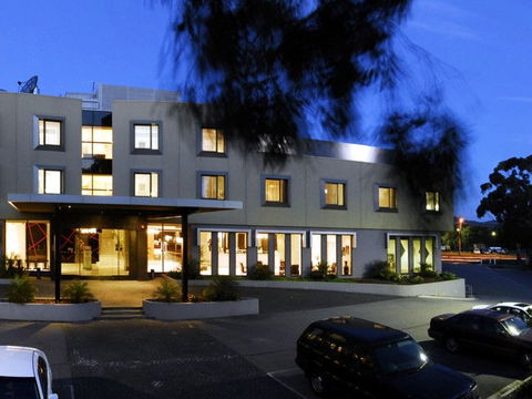 Golden Pebble Hotel - Tourism TAS 1