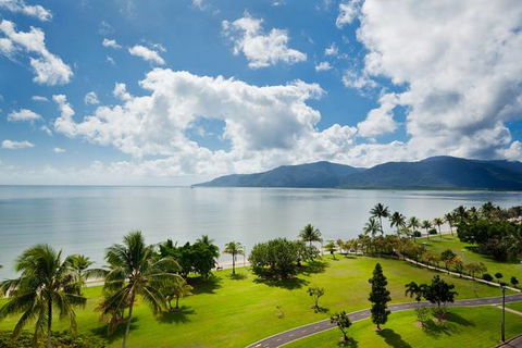 Holiday Inn Cairns Harbourside - Hobart Tourism 2