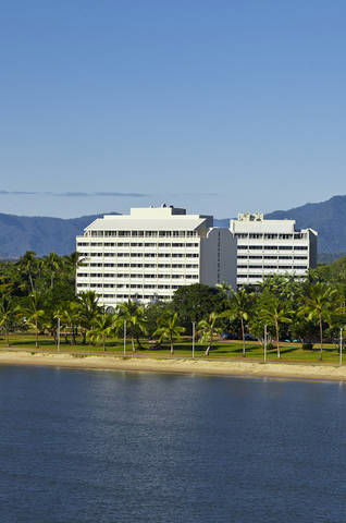 Holiday Inn Cairns Harbourside - Hobart Tourism 4