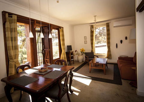 Hotham Ridge Winery & Cottages - Tourism TAS 1