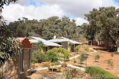 Hotham Ridge Winery & Cottages - Tourism TAS 2