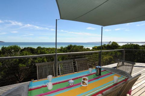 Island Beach Escape - Beachcomber - Hobart Tourism 2
