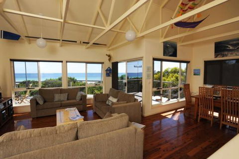 Island Beach Escape - Beachcomber - Hobart Tourism 3