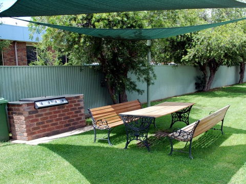 Lincoln Cottage Motor Inn - Hobart Tourism 4