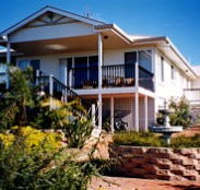 Lovering's Beach Houses - The Whitehouse Emu Bay - Tourism TAS