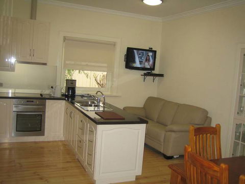 MacDonnell House (Naracoorte Cottages) - Tourism TAS 3