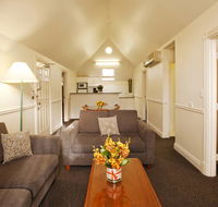 Majestic Old Lion Apartments - Hobart Tourism