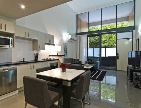 Meriton Serviced Apartments Danks Street, Waterloo - Tourism TAS 1