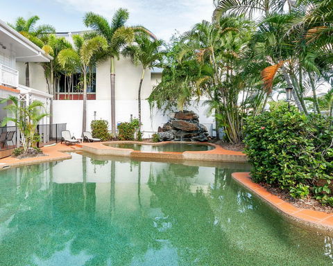 Ibis Styles Cairns - Hobart Tourism 1