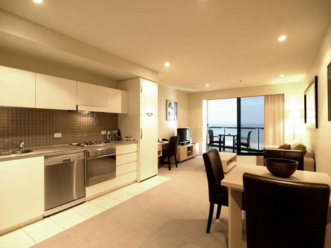 Oaks Plaza Pier - Hobart Tourism 0