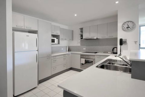 Pacific Marina Apartments - Tourism TAS 9