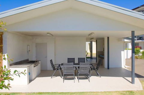 Pacific Marina Apartments - Tourism TAS 11