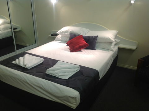 Parkside Motel Ayr - Tourism TAS 0
