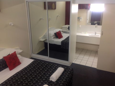 Parkside Motel Ayr - Tourism TAS 3
