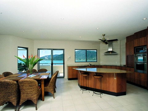 Portside Whitsunday - Hobart Tourism 1