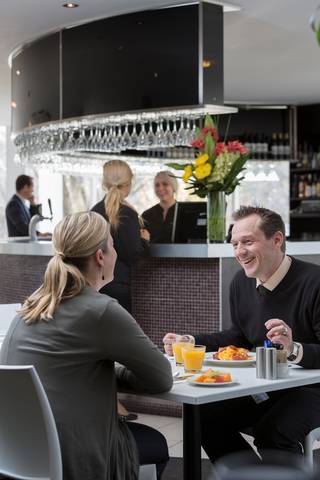 Premier Hotel & Apartments - Hobart Tourism 3