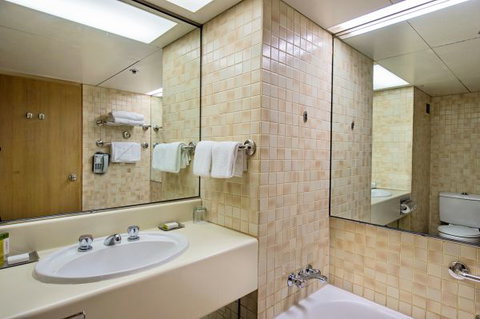 DoubleTree By Hilton Esplanade Darwin - Tourism TAS 12