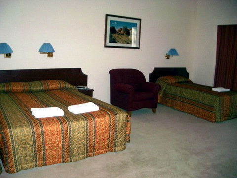 The Kidman Wayside Inn - Hobart Tourism 0