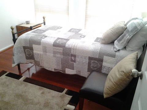 The Pommy Tree Bed & Breakfast - Hobart Tourism 0