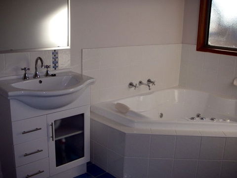 The Real McCoy Holiday Accommodation - Tourism TAS 2