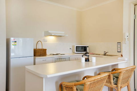 Tropic Towers Apartments - Hobart Tourism 7