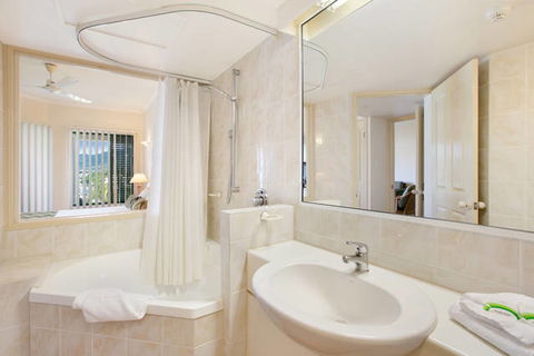 Tropic Towers Apartments - Hobart Tourism 12