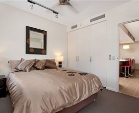 Absolute Waterfront Rainforest Apartment - Hobart Tourism 6