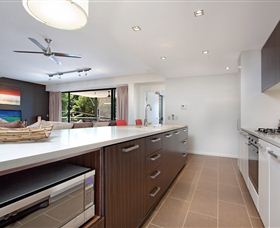 Absolute Waterfront Rainforest Apartment - Hobart Tourism 4