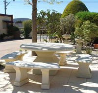 Hillview Motel