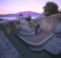 Kangaroo Bluff Historic Site - Hobart Tourism