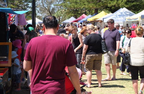 Burleigh Heads Markets - Hobart Tourism 1