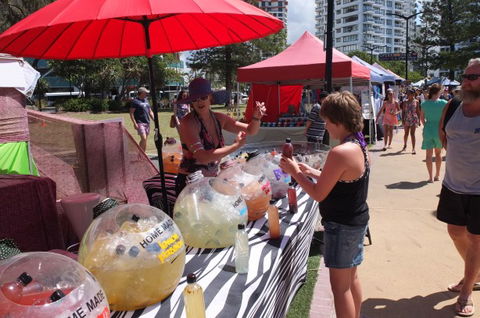 Burleigh Heads Markets - Hobart Tourism 4