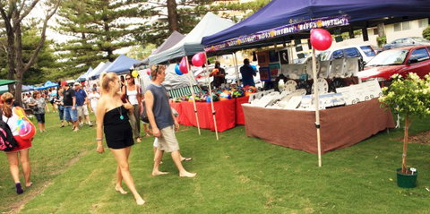 Coolangatta Beachfront Markets - Tourism TAS 6
