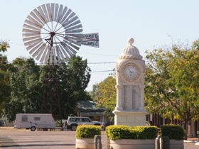 Between The Bougainvilleas Heritage Trail - Hobart Tourism 0