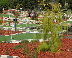 18 Hole Mini Golf - Club Husky - Hobart Tourism 0