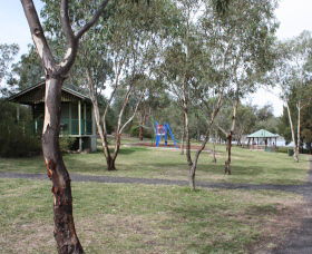 Lake Inverell Reserve - Tourism TAS 1