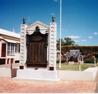 Gayndah War Memorial - Tourism TAS