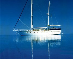 A Luxury Yacht On Sydney Harbour - Hobart Tourism 0