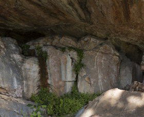 Nanguluwur Rock Art Site And Walk - Tourism TAS 1