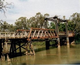 Swan Hill - Murray River Road Bridge - Tourism TAS 0