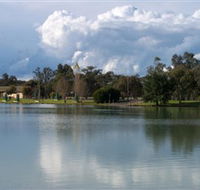 Gum Bend Lake - Hobart Tourism