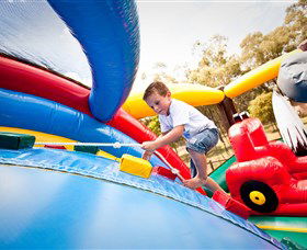 Savannah Visitor Plaza, Taronga Western Plains Zoo Dubbo - Hobart Tourism 5