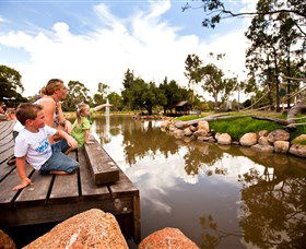 Savannah Visitor Plaza, Taronga Western Plains Zoo Dubbo - Hobart Tourism 7
